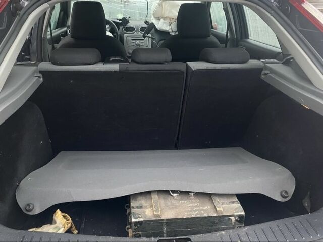 Серый Форд Фокус, объемом двигателя 1.6 л и пробегом 333 тыс. км за 1161 $, фото 12 на Automoto.ua