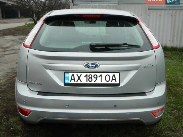 Серый Форд Фокус, объемом двигателя 1.6 л и пробегом 197 тыс. км за 6500 $, фото 5 на Automoto.ua