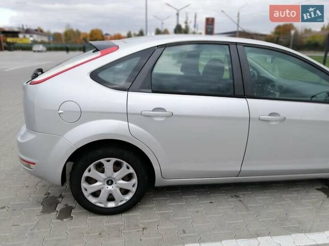 Сірий Форд Фокус, об'ємом двигуна 1.6 л та пробігом 161 тис. км за 5000 $, фото 5 на Automoto.ua