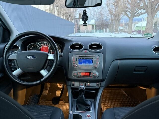 Сірий Форд Фокус, об'ємом двигуна 1.8 л та пробігом 150 тис. км за 6300 $, фото 6 на Automoto.ua