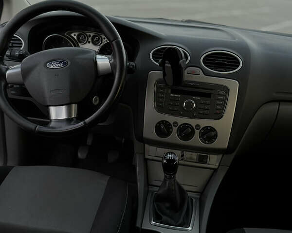 Серый Форд Фокус, объемом двигателя 1.6 л и пробегом 237 тыс. км за 5100 $, фото 10 на Automoto.ua