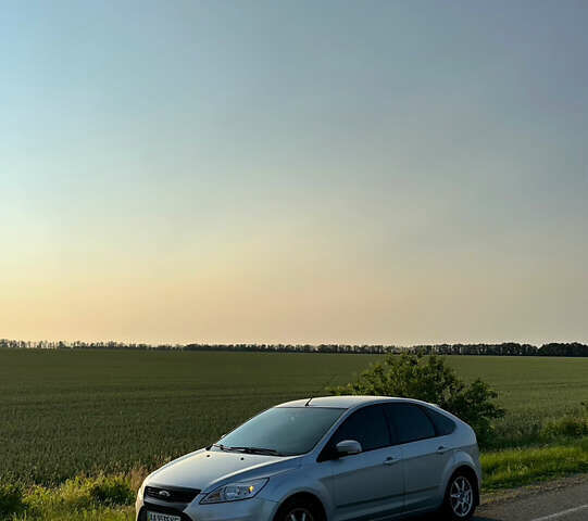 Серый Форд Фокус, объемом двигателя 1.6 л и пробегом 300 тыс. км за 6500 $, фото 1 на Automoto.ua