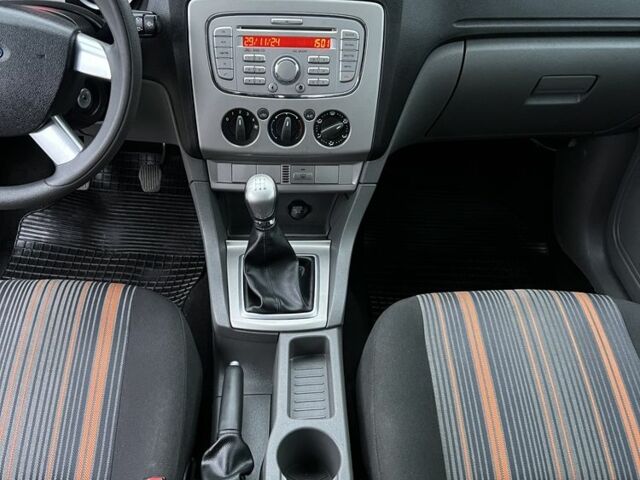 Серый Форд Фокус, объемом двигателя 1.6 л и пробегом 150 тыс. км за 5800 $, фото 17 на Automoto.ua