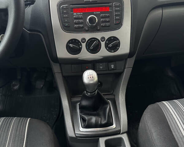 Серый Форд Фокус, объемом двигателя 1.39 л и пробегом 228 тыс. км за 3999 $, фото 20 на Automoto.ua