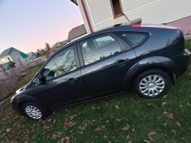 Серый Форд Фокус, объемом двигателя 1.4 л и пробегом 120 тыс. км за 5300 $, фото 1 на Automoto.ua