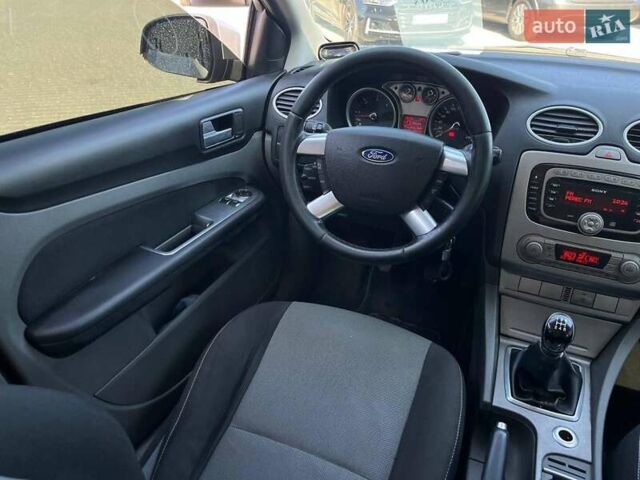 Серый Форд Фокус, объемом двигателя 1.6 л и пробегом 331 тыс. км за 5790 $, фото 22 на Automoto.ua