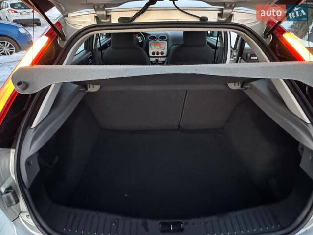 Сірий Форд Фокус, об'ємом двигуна 1.6 л та пробігом 188 тис. км за 5690 $, фото 49 на Automoto.ua
