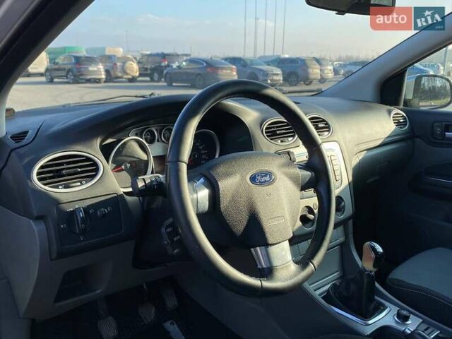 Серый Форд Фокус, объемом двигателя 1.6 л и пробегом 218 тыс. км за 4990 $, фото 8 на Automoto.ua