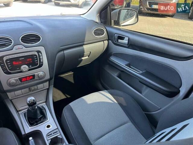 Серый Форд Фокус, объемом двигателя 1.6 л и пробегом 331 тыс. км за 5790 $, фото 21 на Automoto.ua