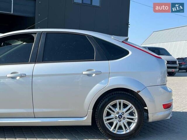 Серый Форд Фокус, объемом двигателя 1.6 л и пробегом 331 тыс. км за 5790 $, фото 8 на Automoto.ua