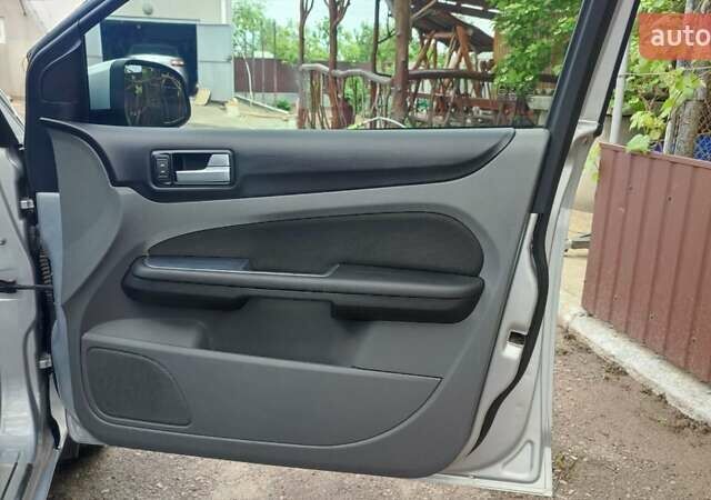 Сірий Форд Фокус, об'ємом двигуна 1.6 л та пробігом 163 тис. км за 5400 $, фото 32 на Automoto.ua