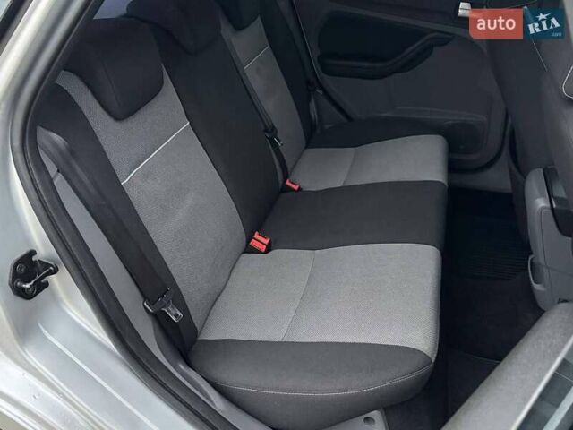 Сірий Форд Фокус, об'ємом двигуна 2 л та пробігом 193 тис. км за 5890 $, фото 23 на Automoto.ua