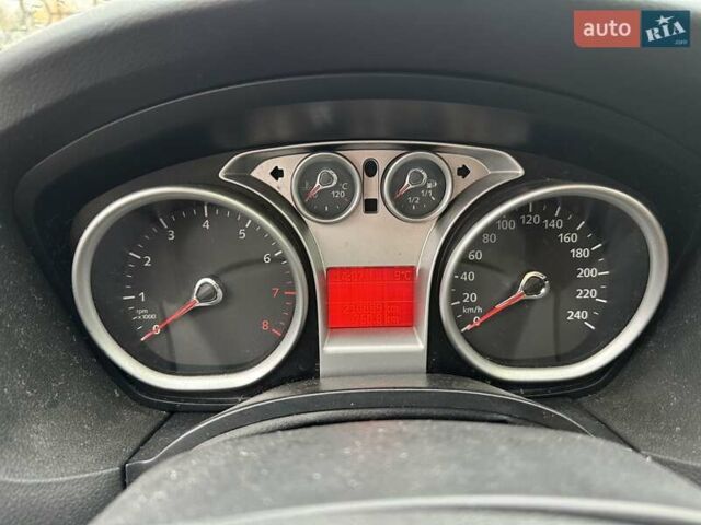 Серый Форд Фокус, объемом двигателя 1.6 л и пробегом 211 тыс. км за 5000 $, фото 4 на Automoto.ua