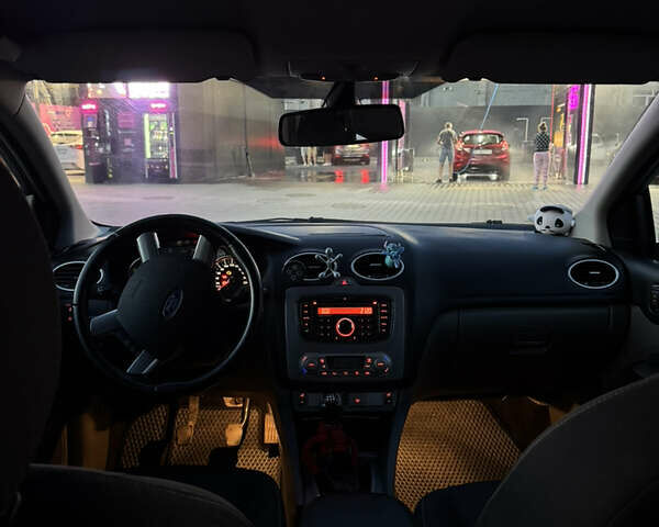 Серый Форд Фокус, объемом двигателя 1.8 л и пробегом 220 тыс. км за 4800 $, фото 14 на Automoto.ua