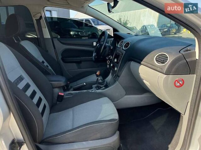 Серый Форд Фокус, объемом двигателя 1.6 л и пробегом 331 тыс. км за 5790 $, фото 18 на Automoto.ua