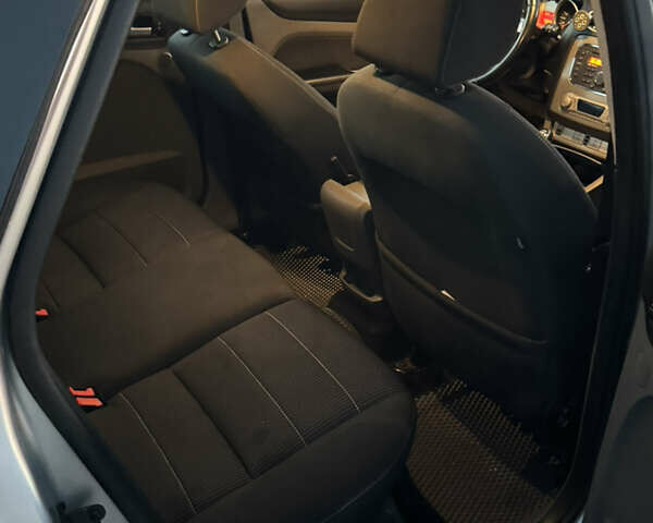 Серый Форд Фокус, объемом двигателя 1.8 л и пробегом 220 тыс. км за 4800 $, фото 26 на Automoto.ua