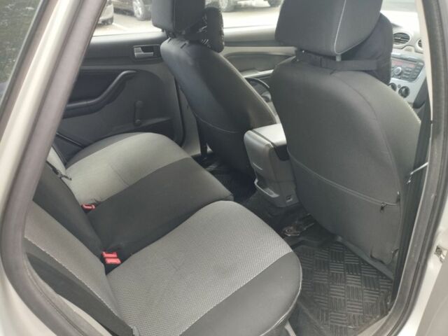 Серый Форд Фокус, объемом двигателя 1.6 л и пробегом 218 тыс. км за 5199 $, фото 4 на Automoto.ua