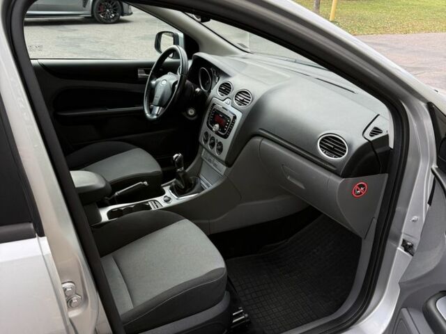 Сірий Форд Фокус, об'ємом двигуна 1.6 л та пробігом 138 тис. км за 6999 $, фото 19 на Automoto.ua