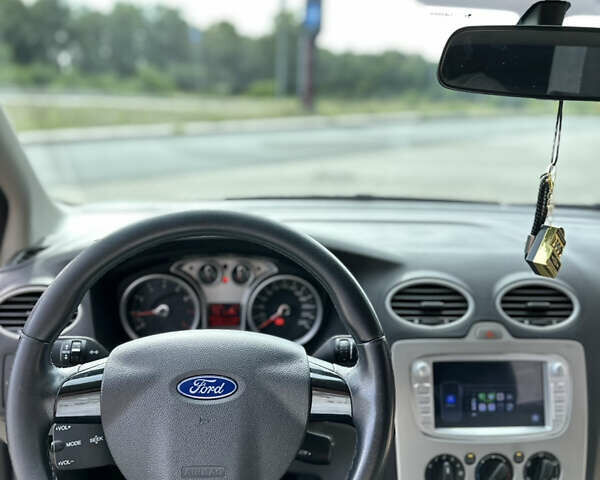 Серый Форд Фокус, объемом двигателя 1.6 л и пробегом 300 тыс. км за 6500 $, фото 17 на Automoto.ua