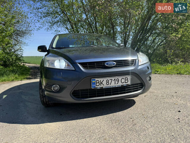 Серый Форд Фокус, объемом двигателя 1.6 л и пробегом 288 тыс. км за 5300 $, фото 8 на Automoto.ua