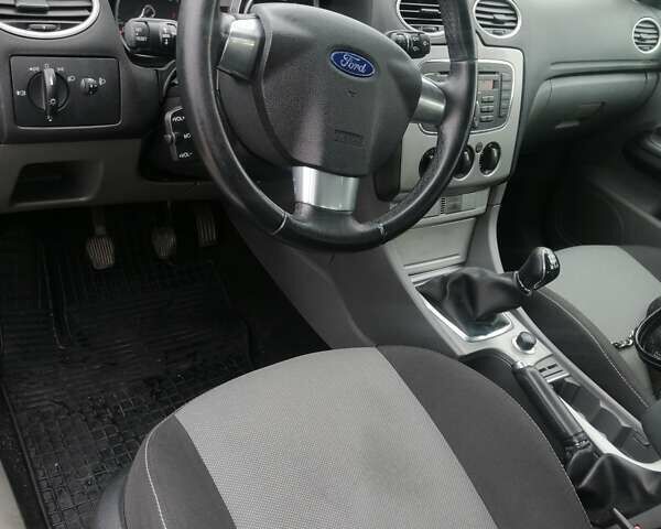 Сірий Форд Фокус, об'ємом двигуна 1.6 л та пробігом 161 тис. км за 5000 $, фото 6 на Automoto.ua