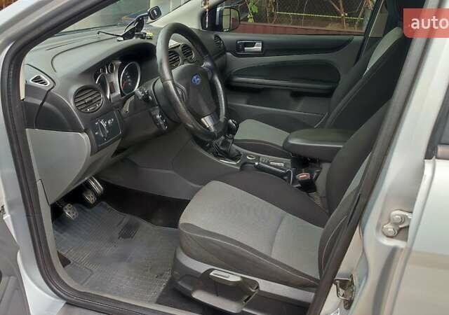 Сірий Форд Фокус, об'ємом двигуна 1.6 л та пробігом 163 тис. км за 5400 $, фото 38 на Automoto.ua