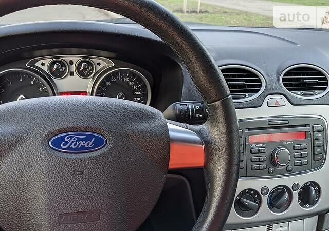 Серый Форд Фокус, объемом двигателя 1.6 л и пробегом 12 тыс. км за 9500 $, фото 7 на Automoto.ua