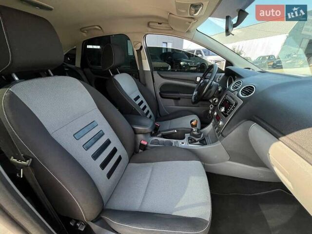 Серый Форд Фокус, объемом двигателя 1.6 л и пробегом 331 тыс. км за 5790 $, фото 16 на Automoto.ua