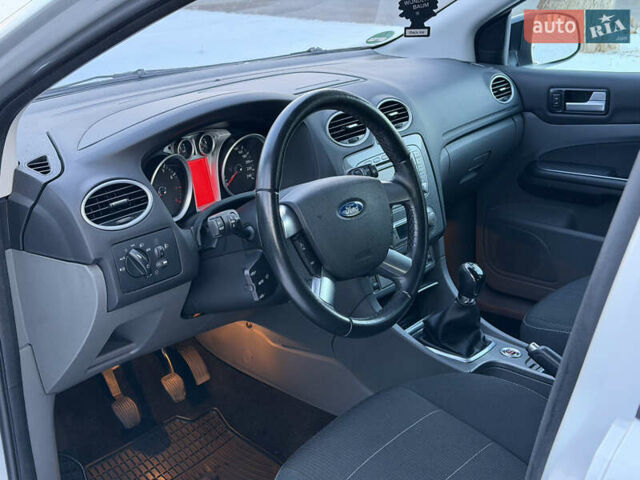 Сірий Форд Фокус, об'ємом двигуна 1.8 л та пробігом 150 тис. км за 6300 $, фото 12 на Automoto.ua