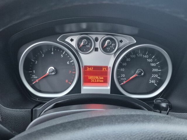 Серый Форд Фокус, объемом двигателя 2 л и пробегом 185 тыс. км за 7400 $, фото 9 на Automoto.ua