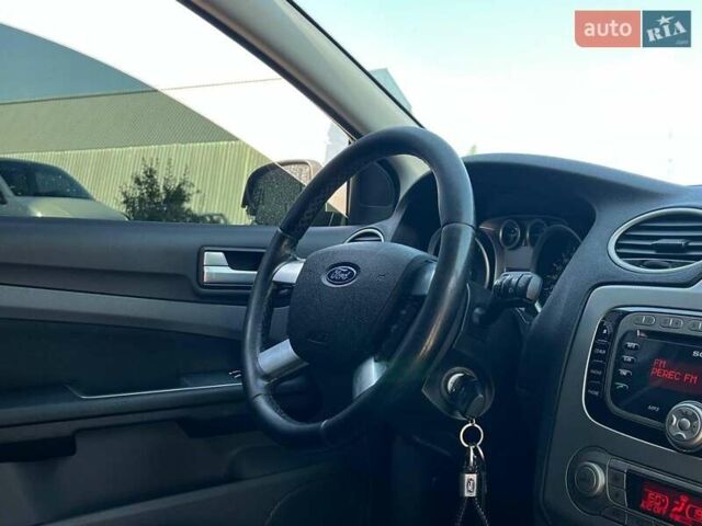 Серый Форд Фокус, объемом двигателя 1.6 л и пробегом 331 тыс. км за 5790 $, фото 13 на Automoto.ua