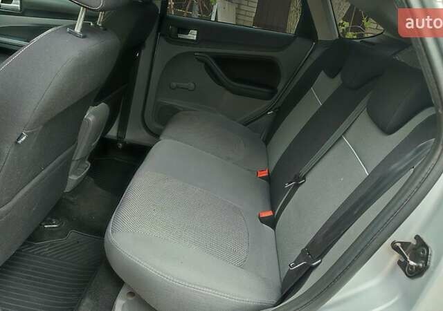 Сірий Форд Фокус, об'ємом двигуна 1.6 л та пробігом 163 тис. км за 5400 $, фото 35 на Automoto.ua