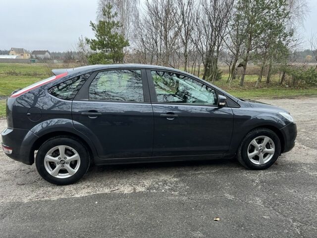 Серый Форд Фокус, объемом двигателя 1.6 л и пробегом 150 тыс. км за 5800 $, фото 7 на Automoto.ua