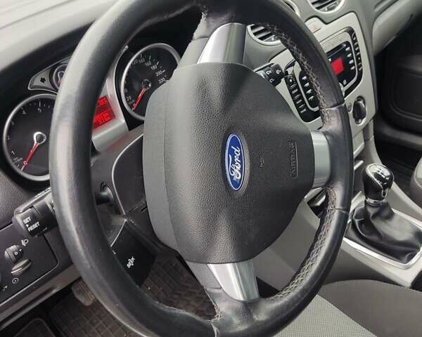 Форд Фокус 2010 в Харькове на Automoto.ua Серый Форд Фокус, объемом двигателя 1.6 л и пробегом 136 тыс. км за 6900 $, фото 11 на Automoto.ua