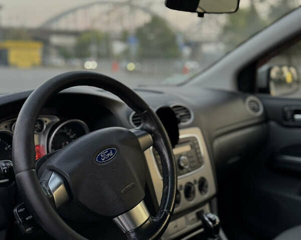 Серый Форд Фокус, объемом двигателя 1.6 л и пробегом 237 тыс. км за 5100 $, фото 6 на Automoto.ua