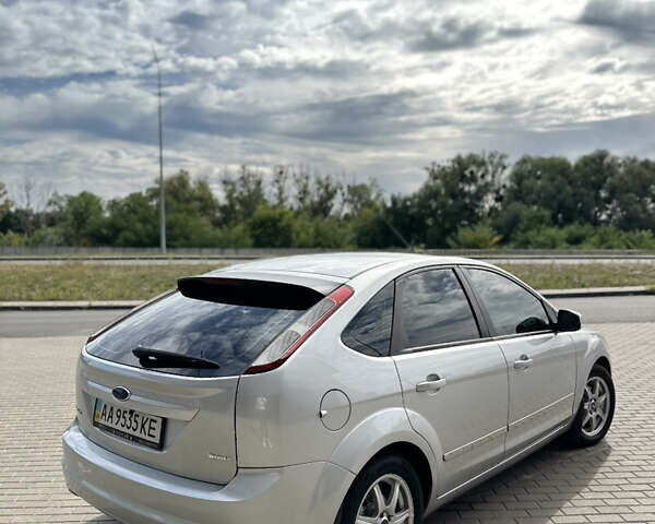 Серый Форд Фокус, объемом двигателя 1.6 л и пробегом 300 тыс. км за 6500 $, фото 7 на Automoto.ua