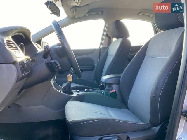 Серый Форд Фокус, объемом двигателя 1.6 л и пробегом 218 тыс. км за 4990 $, фото 7 на Automoto.ua