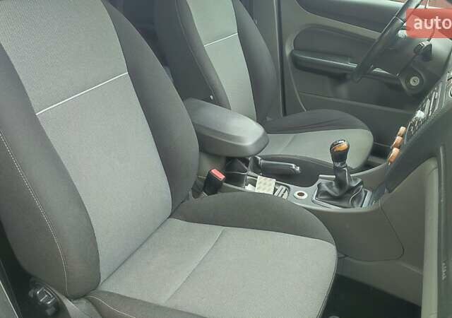 Сірий Форд Фокус, об'ємом двигуна 1.6 л та пробігом 163 тис. км за 5400 $, фото 33 на Automoto.ua