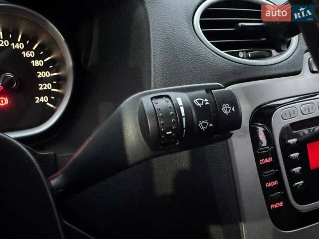Сірий Форд Фокус, об'ємом двигуна 2 л та пробігом 193 тис. км за 5890 $, фото 13 на Automoto.ua