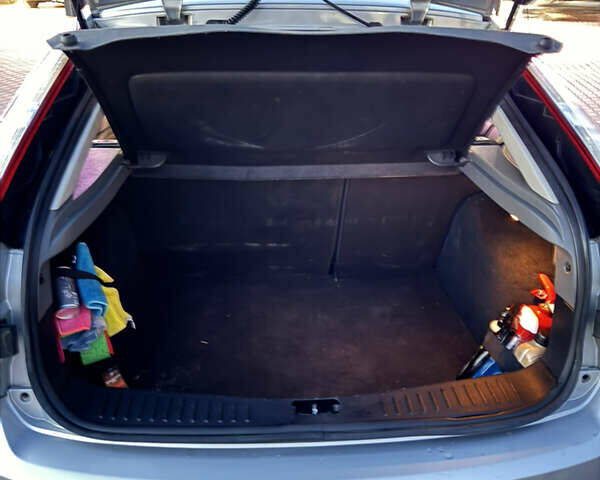 Серый Форд Фокус, объемом двигателя 1.8 л и пробегом 220 тыс. км за 4800 $, фото 28 на Automoto.ua