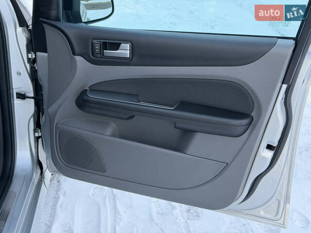 Сірий Форд Фокус, об'ємом двигуна 1.8 л та пробігом 150 тис. км за 6300 $, фото 29 на Automoto.ua