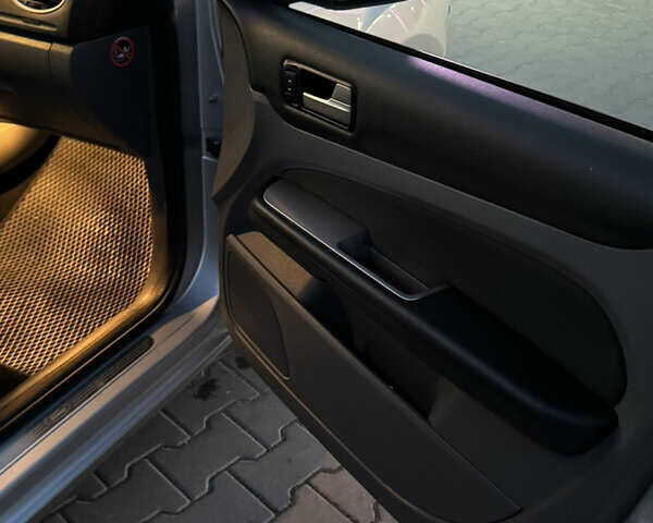 Серый Форд Фокус, объемом двигателя 1.8 л и пробегом 220 тыс. км за 4800 $, фото 25 на Automoto.ua