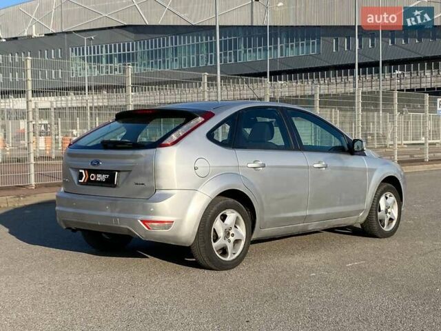 Серый Форд Фокус, объемом двигателя 1.6 л и пробегом 218 тыс. км за 4990 $, фото 3 на Automoto.ua