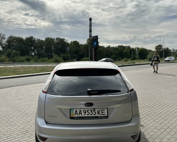 Серый Форд Фокус, объемом двигателя 1.6 л и пробегом 300 тыс. км за 6500 $, фото 6 на Automoto.ua