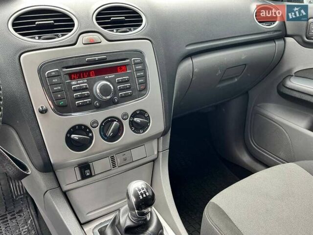 Сірий Форд Фокус, об'ємом двигуна 1.6 л та пробігом 138 тис. км за 5150 $, фото 24 на Automoto.ua