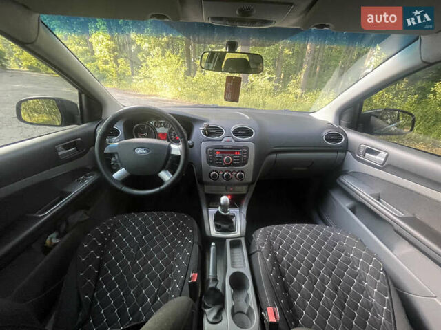 Серый Форд Фокус, объемом двигателя 1.56 л и пробегом 253 тыс. км за 5700 $, фото 5 на Automoto.ua