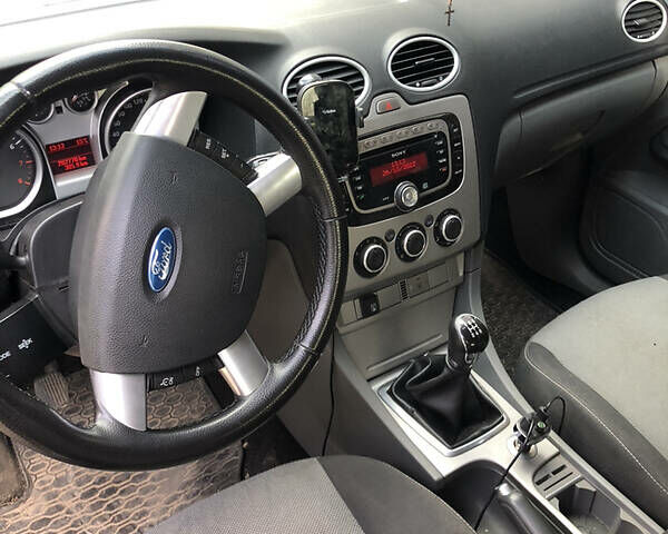 Сірий Форд Фокус, об'ємом двигуна 1.6 л та пробігом 228 тис. км за 5299 $, фото 2 на Automoto.ua