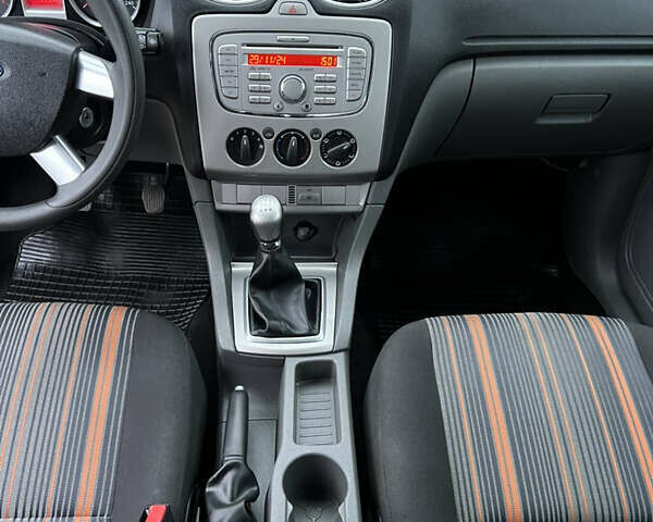 Сірий Форд Фокус, об'ємом двигуна 1.6 л та пробігом 150 тис. км за 5800 $, фото 18 на Automoto.ua