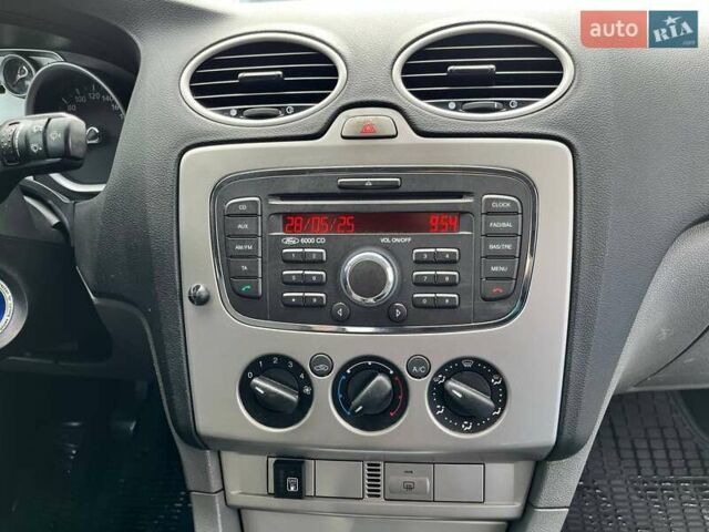 Сірий Форд Фокус, об'ємом двигуна 1.6 л та пробігом 138 тис. км за 5150 $, фото 31 на Automoto.ua