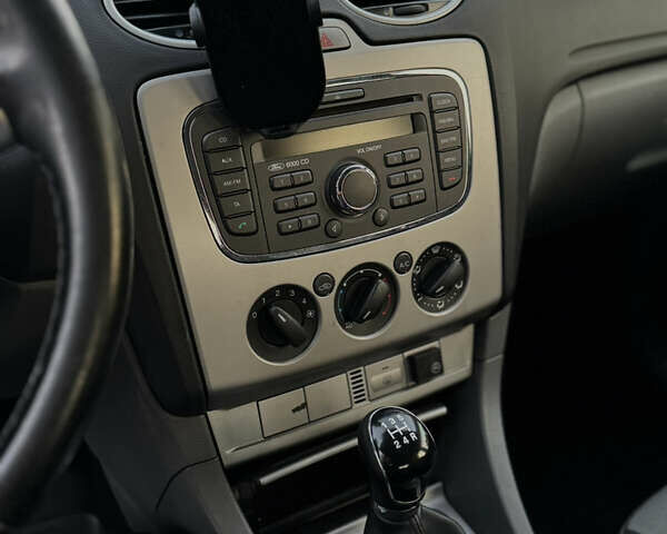 Серый Форд Фокус, объемом двигателя 1.6 л и пробегом 237 тыс. км за 5100 $, фото 8 на Automoto.ua